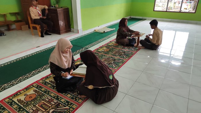 Uji Visi dan Misi: Balon OSIM MTsN 1 Batang Hari Beradu Gagasan dalam Tes Wawancara