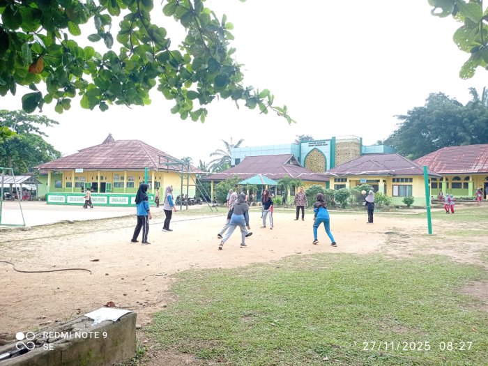 Semangat Tak Padam! Tim Voli Putri Madrasah Intensifkan Latihan Jelang Turnamen HAB Kemenag