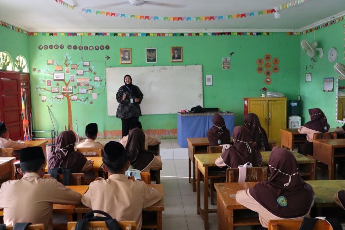 Guna Tingkatkan Motivasi Belajar Digital, Ruangguru Gelar Sosialisasi bagi Siswa Kelas 8 & 9 MTsN 1 Batang Hari Guna Tingkatkan Motivasi Belajar Digital, Ruangguru Gelar Sosialisasi bagi Siswa Kelas 8 & 9 MTsN 1 Batang Hari