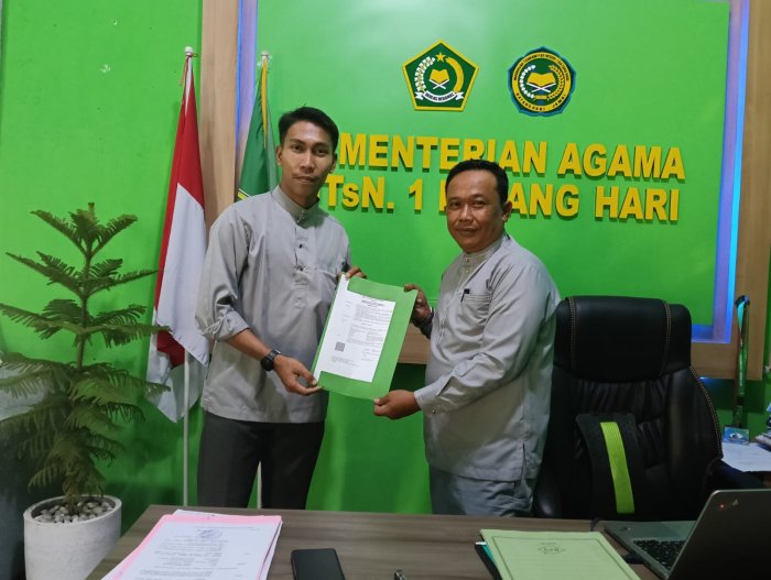 Resmi Lulus PPPK 2024, Juli Ade Saputra Siap Mengabdi dan Lapor Diri ke Kepala Madrasah