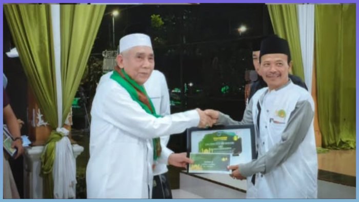 Sabet Juara di Semarak Ramadhan Batang Hari Super Tangguh, Bapak Khalimi, S.Pd.I., Terima Penghargaan