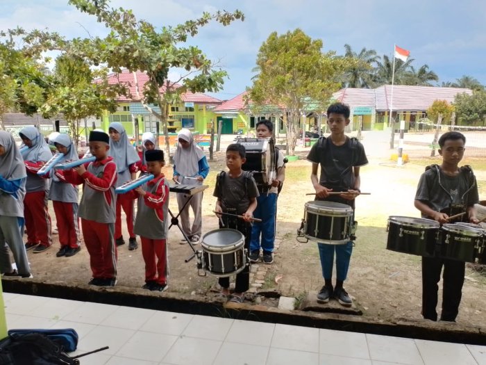 Dentuman Semangat Menggema, Drumband MTsN 1 Batanghari Matangkan Latihan Korsik Upacara