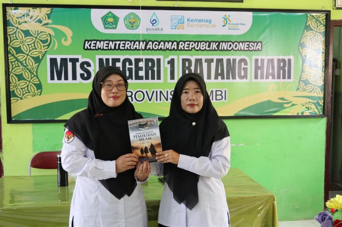 Wujudkan Karya Intelektual, Ibu Patimah Guru MTsN 1 Batang Hari Jadi Penulis Buku Sejarah Dinamika Pemikiran Islam