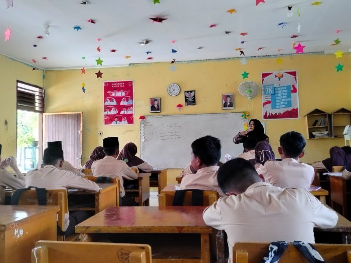 Cekatan! Diana Maulida, S.Pd, Supervisi Cara Ibu Henny Haryati, ST.MM Mengajar Bangun Ruang