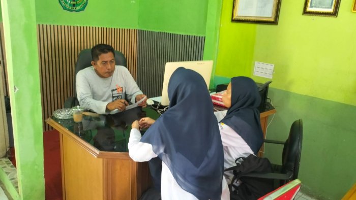 Sinergi Bansos Tepat Sasaran, Kaur TU MTsN 1 Batang Hari Terima Kunjungan Dinas Sosial
