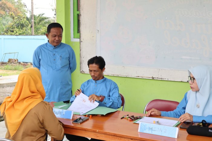 Pastikan Kelancaran Proses, Kepala Madrasah Beserta Kaur TU Pantau Langsung Hari Pertama Daftar Ulang PMBM Pastikan Kelancaran Proses, Kepala Madrasah Beserta Kaur TU Pantau Langsung Hari Pertama Daftar Ulang PMBM