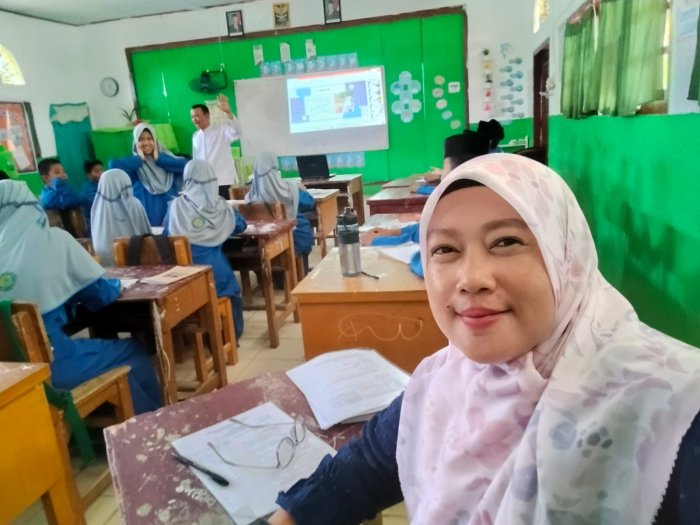 Tingkatkan Mutu Pembelajaran PPKn: Guru Khalimi Disupervisi oleh Ibu Diana Maulida di MTsN 1 Batang Hari
