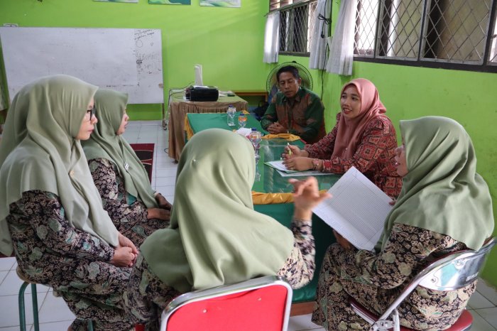 Tingkatkan Standar Layanan dan Tata Kelola Buku, Pustakawan Kemenag Gelar Pendampingan di Perpustakaan MTsNegsa Tingkatkan Standar Layanan dan Tata Kelola Buku, Pustakawan Kemenag Gelar Pendampingan di Perpustakaan MTsNegsa