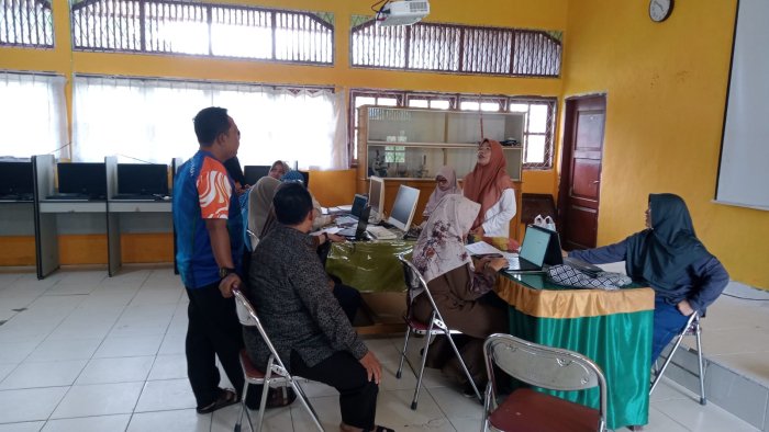 Jelang Penilaian Tahap 2, Tim ZI MTsN 1 Batang Hari Lakukan Akselerasi Perbaikan di Seluruh Area