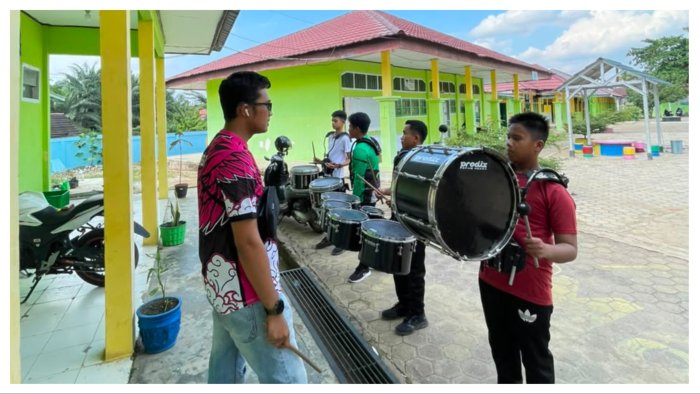 Sambut Semarak HUT RI ke-81, Tim Marching Band NEGSA Kencangkan Latihan Tatap Pawai Pembangunan Kabupaten Batang Hari