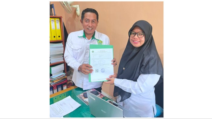 Jamin Kelancaran Dokumen Kelulusan, Kaur TU MTsN 1 Batang Hari Serahkan Berkas Blangko Ijazah ke Kemenag Jamin Kelancaran Dokumen Kelulusan, Kaur TU MTsN 1 Batang Hari Serahkan Berkas Blangko Ijazah ke Kemenag