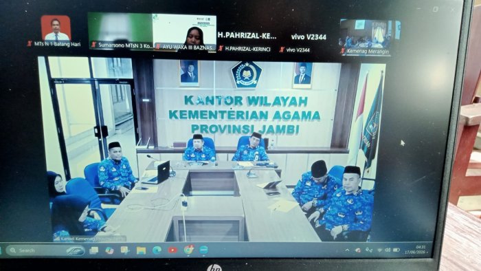 Kepala MTsN 1 Batang Hari Ikuti Rapat Virtual Bersama Kakanwil Kemenag Jambi Matangkan Program Lebaran Yatim