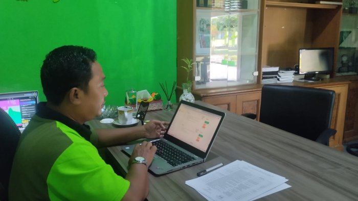 Tingkatkan Kinerja Satuan Pendidikan, Kepala MTsN 1 Batang Hari Lakukan Penilaian SKP TW 4