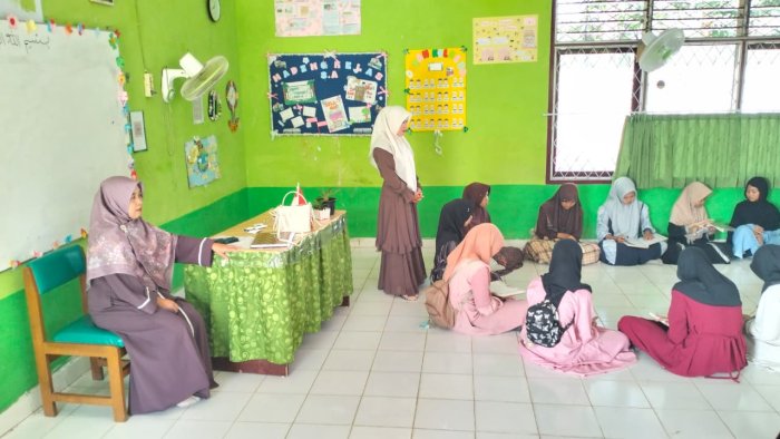 Jalin Kekompakan, Ibu Husni dan Ibu Hindun Pantau Langsung Hari Kedua TRENRASA di MTsN 1 Batang Hari Jalin Kekompakan, Ibu Husni dan Ibu Hindun Pantau Langsung Hari Kedua TRENRASA di MTsN 1 Batang Hari