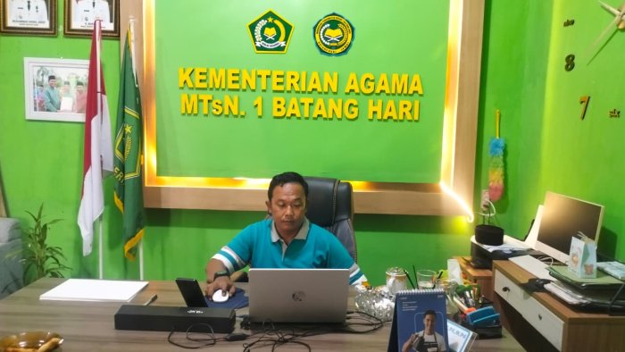 Dibuka Kakanwil dan Kepala BPS, Kepala MTsN 1 Batang Hari Siap Sukseskan Sensus Ekonomi 2026 Dibuka Kakanwil dan Kepala BPS, Kepala MTsN 1 Batang Hari Siap Sukseskan Sensus Ekonomi 2026