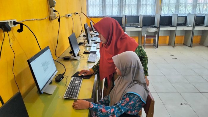 Wujudkan Generasi Emas, Siswi MTsN 1 Batang Hari Ikuti Sosialisasi Strategis Kemendukbangga