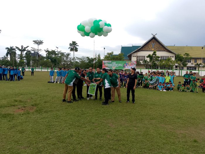 Tim Sepak Bola MTs Negeri 1 Batang Hari Hadiri Pembukaan Liga Pelajar Sepak Bola Kabupaten Batang Hari