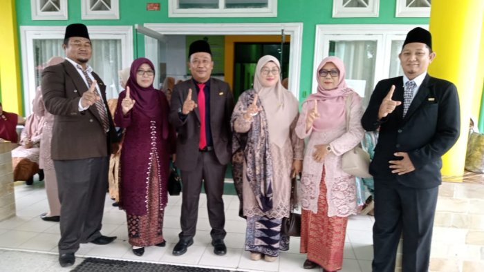 Enam PNS MTsN 1 Batang Hari  Terima Satyalancana Karya Satya 10,20 dan 30 Tahun