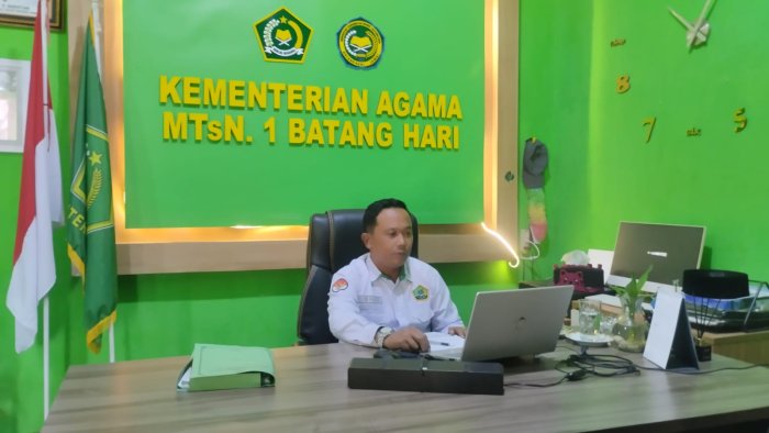 Inovasi Layanan Publik, Kepala MTsN 1 Batang Hari Berpartisipasi Aktif dalam Uji Coba Instrumen SIIP Kemenag RI