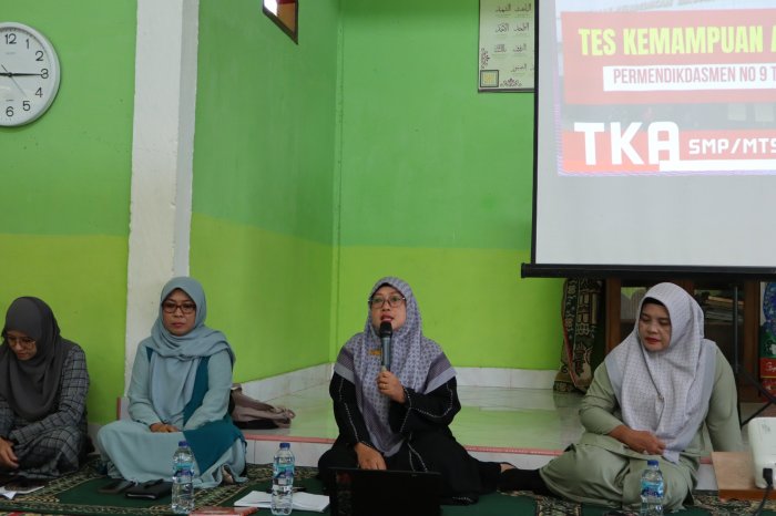 Matangkan Persiapan Lulusan, Waka Akademik MTsN 1 Batang Hari Sosialisasikan TKA kepada Wali Murid