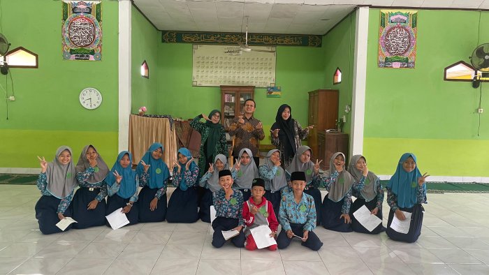Asah Ekspresi dan Literasi, MTsN 1 Batang Hari Gelar Lomba Baca Puisi Antar Kelas Peringati Bulan Bahasa
