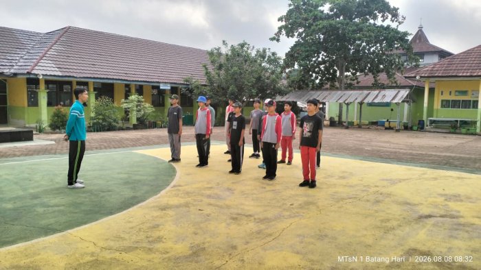 Pantang Kendor! Tim Gerak Jalan Putra MTsN 1 Batang Hari Genjot Latihan Menjelang Ajang  Pawai Pembangunan