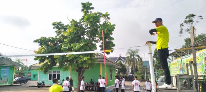 Kembali Dipercaya! M.Chusaini, SE Jadi Wasit Utama Volly Ball Putra PORSENI HAB Kemenag Batang Hari