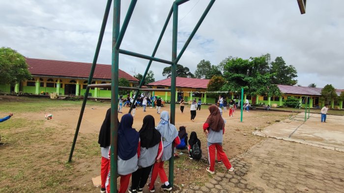 Riuh Sorak Class Meeting MTsN 1 Batang Hari: Laga Voli Putri Sengit Kelas 7.E Kontra 9.D!