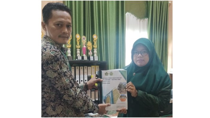 Wujudkan Akuntabilitas & Transparansi, MTsN 1 Batang Hari Serahkan Laporan Dana BOS Semester I Tahun 2026 ke Kankemenag