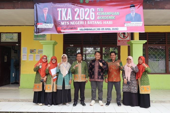 Kasi Penmad Kemenag Batang Hari Tinjau Langsung Pelaksanaan TKA Hari Ke-2 di MTsN 1 Batang Hari