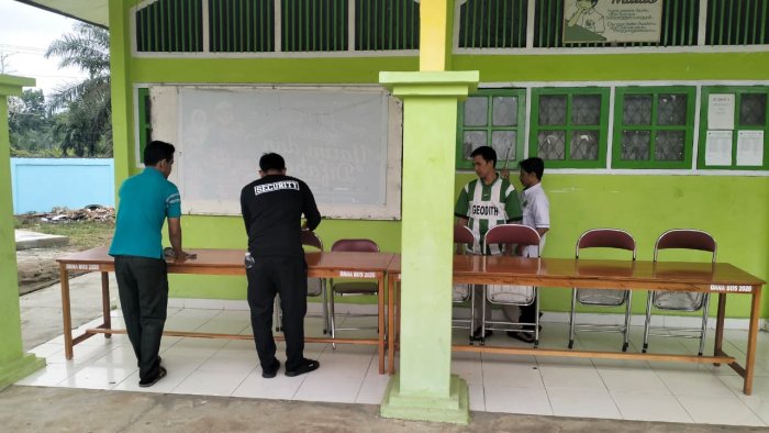 Sambut Hari Pertama Daftar Ulang Besok, Panitia PMBM MTsN 1 Batang Hari Mulai Sterilkan Lapangan dan Tata Meja Pelayanan Sambut Hari Pertama Daftar Ulang Besok, Panitia PMBM MTsN 1 Batang Hari Mulai Sterilkan Lapangan dan Tata Meja Pelayanan