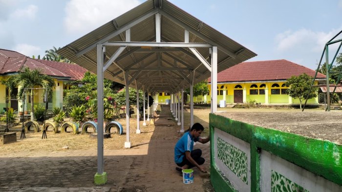 Bikin Pangling! MTsN 1 Batang Hari Bersolek Cantik Demi Jaga Eksistensi Lingkungan Madrasah Bikin Pangling! MTsN 1 Batang Hari Bersolek Cantik Demi Jaga Eksistensi Lingkungan Madrasah