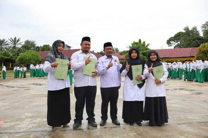 Kepala MTsN 1 Batang Hari Apresiasi Guru Penggerak Literasi, Bukti Komitmen Membangun Budaya Membaca