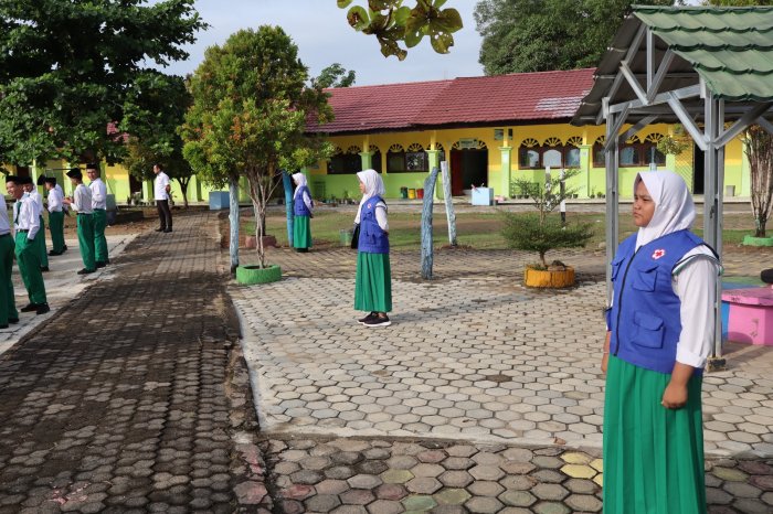 Garda Terdepan Kesehatan, Kesiagaan Anggota PMR MTsN 1 Batang Hari Kawal Kelancaran Upacara Bendera