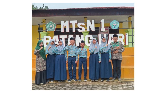 Bakar Semangat Peserta OBA Ke-9, Guru Pembimbing MTsN 1 Batang Hari Lakukan Pendampingan Intensif Jelang Kompetisi