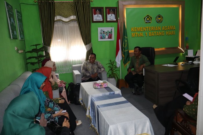 Sinergi Tingkatkan Mutu Kreativitas, MTsN 1 Batang Hari Gelar Rapat Matangkan Kegiatan Kokurikuler Kelas 7 Sinergi Tingkatkan Mutu Kreativitas, MTsN 1 Batang Hari Gelar Rapat Matangkan Kegiatan Kokurikuler Kelas 7