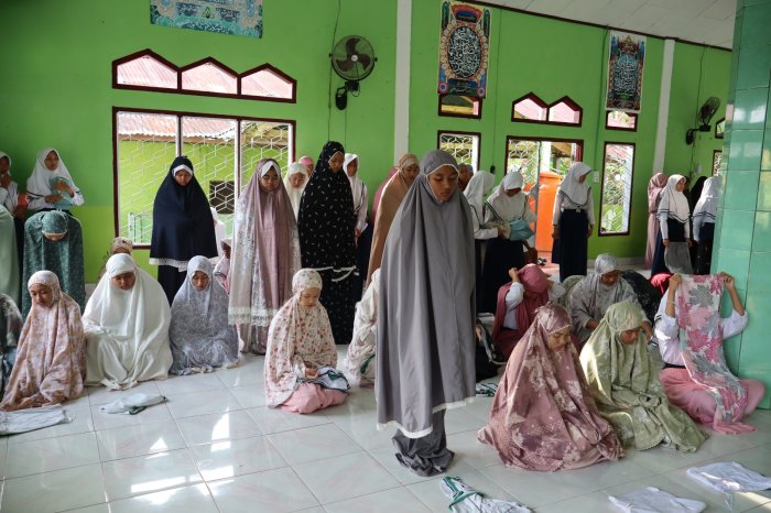 Sejukkan Hati di Bulan Suci, Lantunan Doa Siswa MTsN 1 Batang Hari Menggema dalam Shalat Duha