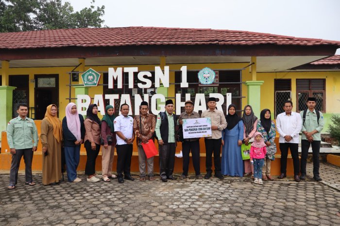 MTsN 1 Batang Hari Jadi Tuan Rumah Penyerahan Bantuan Biaya Pendidikan MTsN 1 Batang Hari Jadi Tuan Rumah Penyerahan Bantuan Biaya Pendidikan