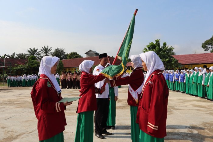 Pengukuhan Pengurus OSIM MTsN 1 Batang Hari: Membangun Generasi Kepemimpinan Baru