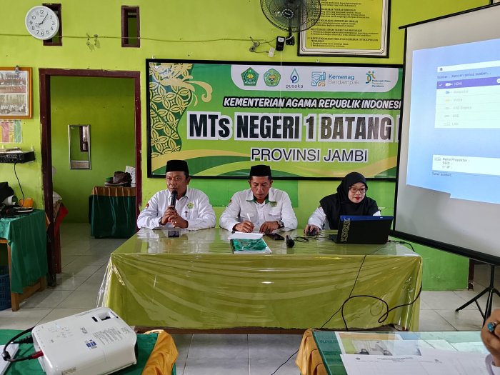 Bahas Penyesuaian Jadwal dan Tugas Tambahan, MTsN 1 Batang Hari Gelar Rapat Bersama