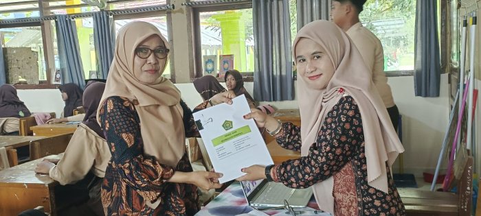 Tingkatkan Kompetensi Guru MTsNegeri 1 Batang Hari, Ibu Yuningsih S.Pd. Supervisi Mata Pelajaran Seni Tari