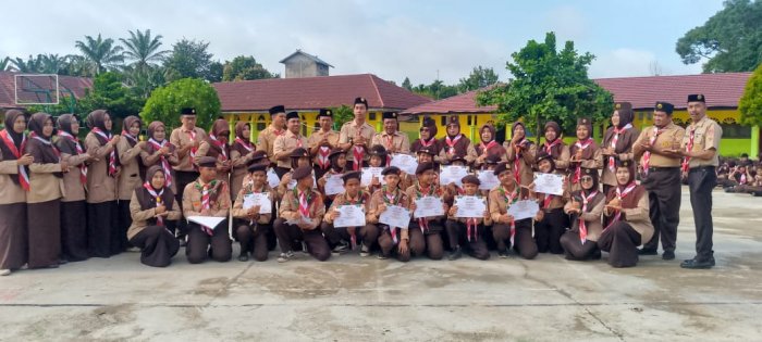 Penyerahan Piagam dan Tiska Purna Peserta Jamran Kwarran Muara Bulian Tahun 2025