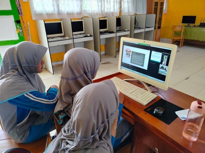 Anggota PIK-R MTsN 1 Batang Hari Ikuti Zoom Meeting Nasional: Kuatkan Peran Remaja Cegah Pernikahan Dini