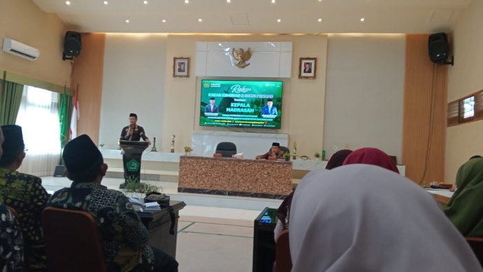 Perkuat Sinergi Pendidikan, Kepala MTsN 1 Batang Hari Hadiri Rakor Bersama Kakan Kemenag di Aula Kantor