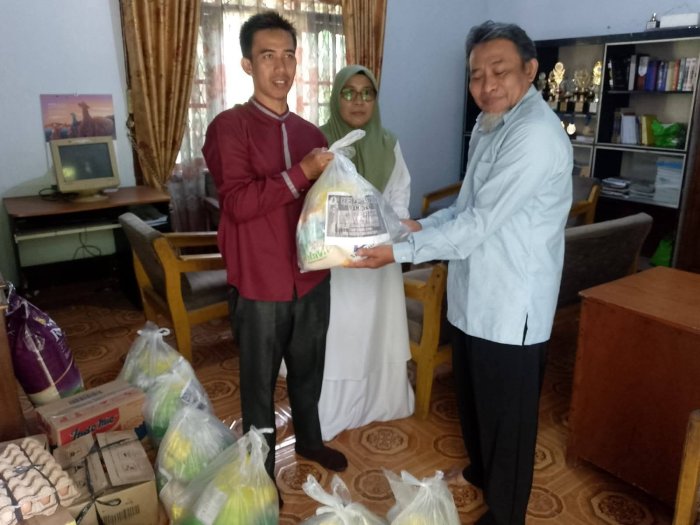 MTsN 1 Batang Hari Salurkan Sembako ke Panti Asuhan Muhamadiyah Muara Bulian