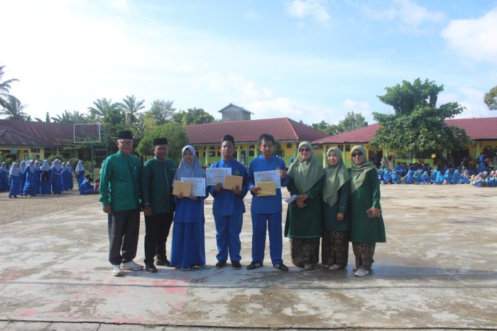 Apresiasi Prestasi Siswa, MTsN 1 Batang Hari Gelar Penyerahan Sertifikat Juara Umum dan Ranking Kelas