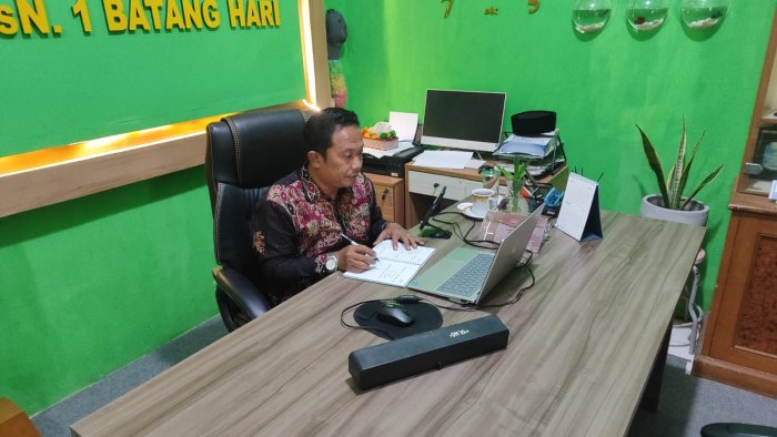 Tingkatkan Sinergi dan Koordinasi, Kepala MTsN 1 Batang Hari Hadiri Kegiatan BSKMG Kemenag Batang Hari Tingkatkan Sinergi dan Koordinasi, Kepala MTsN 1 Batang Hari Hadiri Kegiatan BSKMG Kemenag Batang Hari