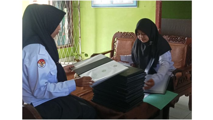Selesai 100%, Wali Kelas 9.D dan 9.E MTsN 1 Batang Hari Siap Serahkan Rapor Siswa