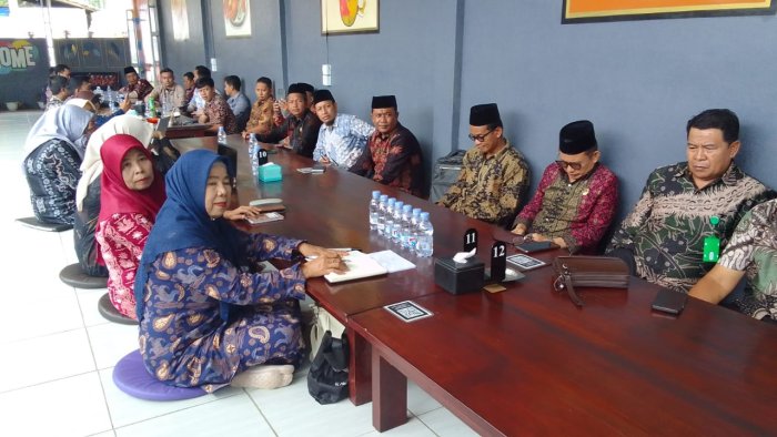 Guna Kelancaran Administrasi, Kepala MTsN 1 Batang Hari Hadiri Sosialisasi Penyusunan Laporan Keuangan dan Juknis BOS