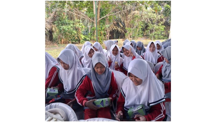 Tingkatkan Kesehatan Remaja, 24 Siswi MTsN 1 Batang Hari Ikuti Gerakan Aksi Bergizi di Bulian Sport Center Tingkatkan Kesehatan Remaja, 24 Siswi MTsN 1 Batang Hari Ikuti Gerakan Aksi Bergizi di Bulian Sport Center